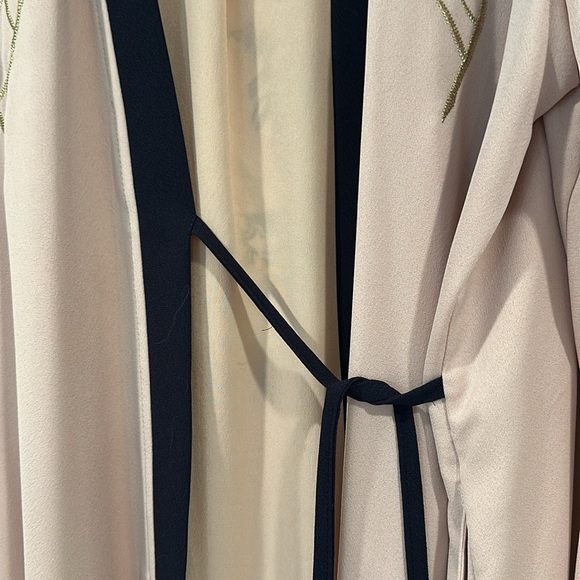 NWT unique Topshop kimono for style and comfort. Beautifully embroidered. - Picture 8 of 9